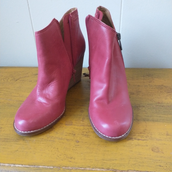Red leather booties. Lucky brand. Size 5 1/2. - Picture 3 of 5